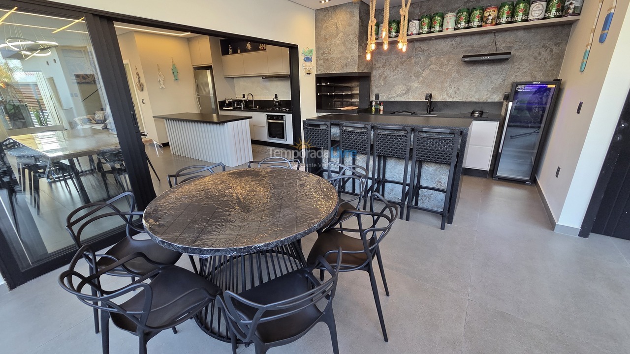 Casa para aluguel de temporada em Itapoá (Itapema do Norte)