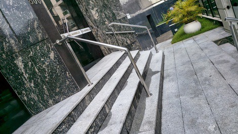 Apartamento en primer piso con vista al mar.