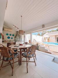 Casa moderna con piscina y aire acondicionado + 5 plazas de aparcamiento interior. Perequê