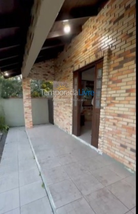 Casa para aluguel de temporada em Itapoá (Balneário das Palmeiras)