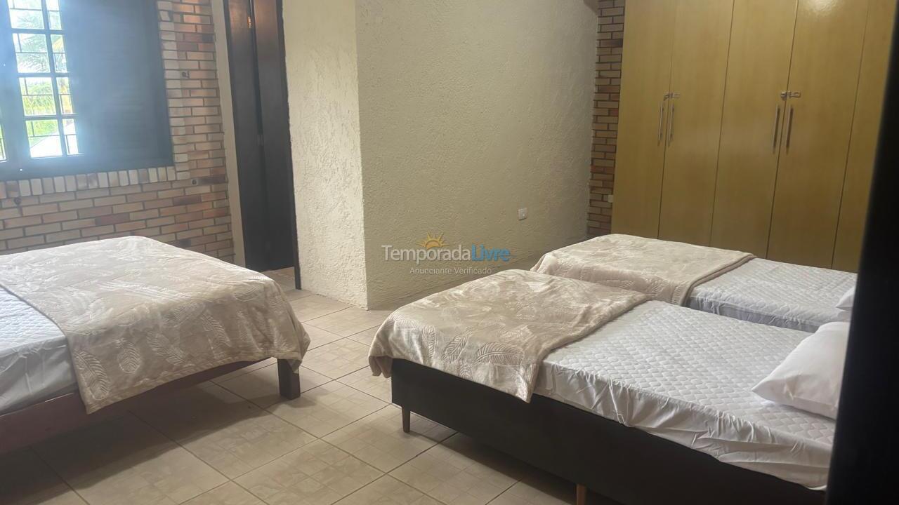 Casa para aluguel de temporada em Itapoá (Balneário das Palmeiras)