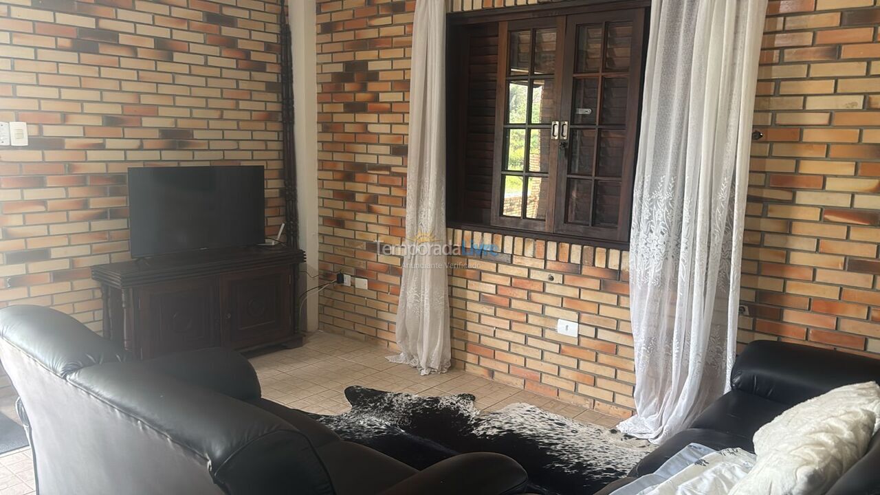 Casa para aluguel de temporada em Itapoá (Balneário das Palmeiras)