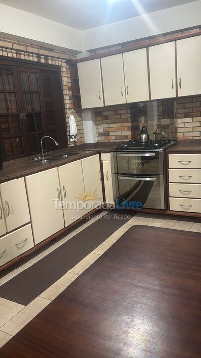 Casa para aluguel de temporada em Itapoá (Balneário das Palmeiras)