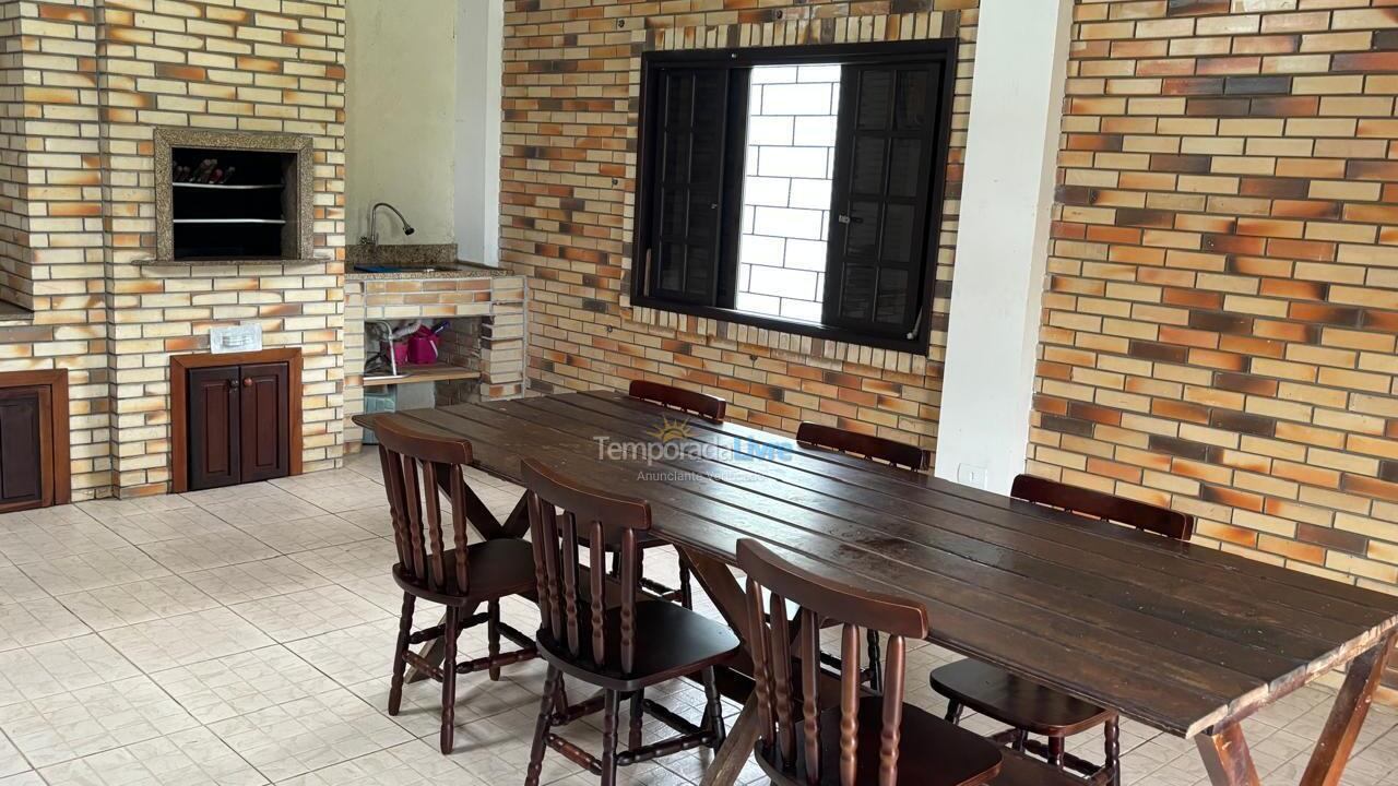 Casa para aluguel de temporada em Itapoá (Balneário das Palmeiras)