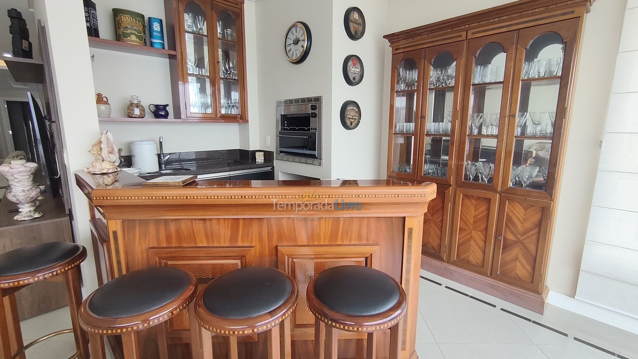 Apartamento para aluguel de temporada em Balneário Camboriú (Centro)