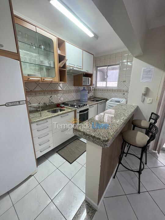 Apartamento para aluguel de temporada em Governador Celso Ramos (Praia de Palmas)