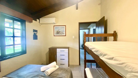 Aconchegante casa estilo Chalé com Piscina em Mariscal - Bombinhas