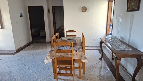 Casa para temporada e finais de semana.