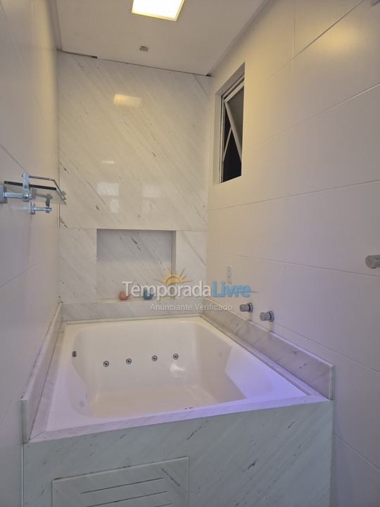 Apartamento para aluguel de temporada em Itapema (Meia Praia)