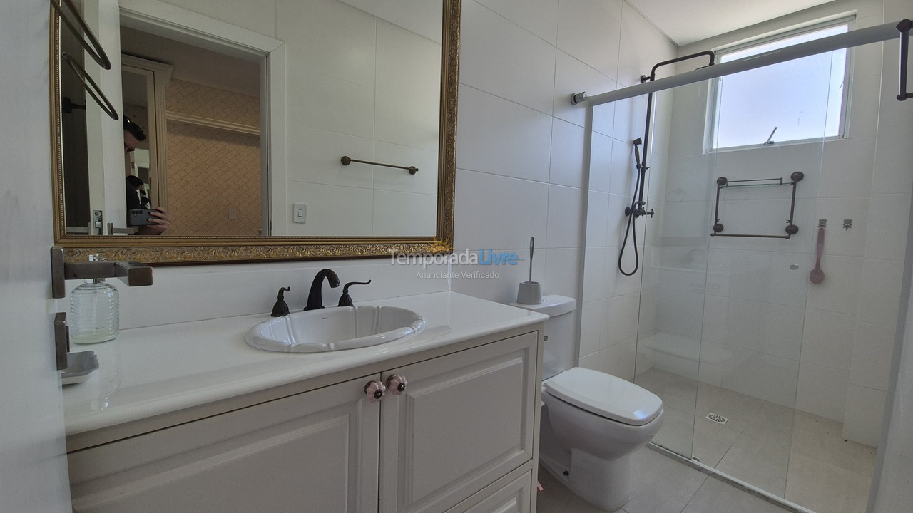 Apartamento para aluguel de temporada em Itapema (Meia Praia)