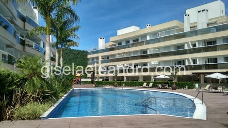 Encantador apartamento de 2 dormitorios con piscina en Jurere En