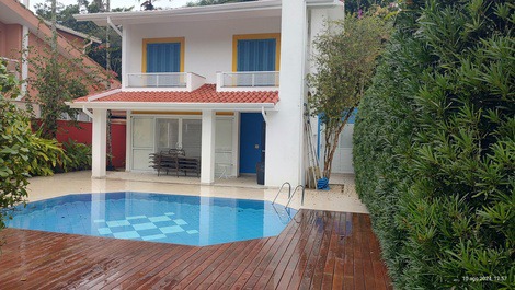 Casa alto padrão com 4 dorm em Riviera de São Lourenço