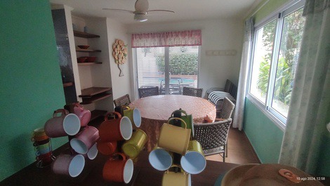 Casa alto padrão com 4 dorm em Riviera de São Lourenço