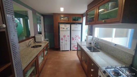 Casa alto padrão com 4 dorm em Riviera de São Lourenço