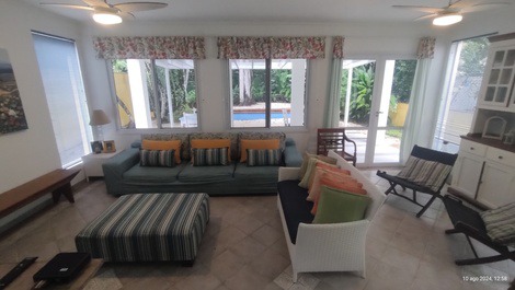 Casa alto padrão com 4 dorm em Riviera de São Lourenço