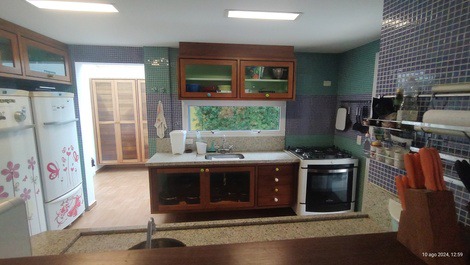 Casa alto padrão com 4 dorm em Riviera de São Lourenço