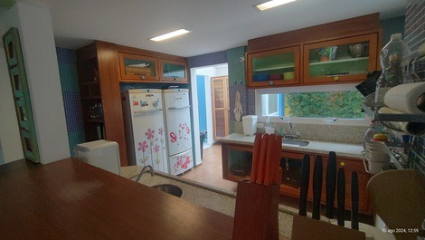 Casa alto padrão com 4 dorm em Riviera de São Lourenço