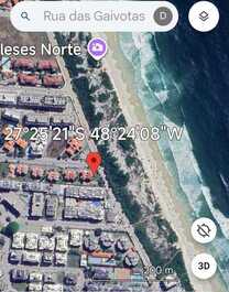 Localização, frente mar-pé na areia