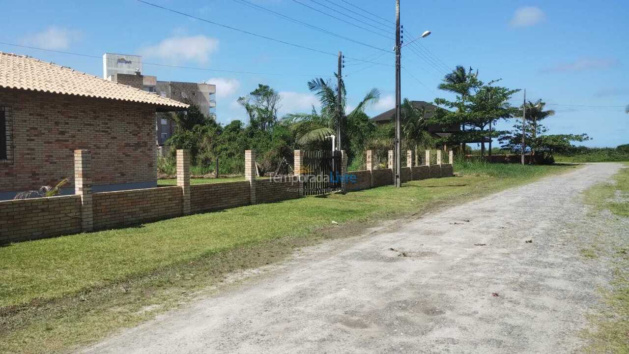 Casa para aluguel de temporada em Itapoá (Balneário das Palmeiras)
