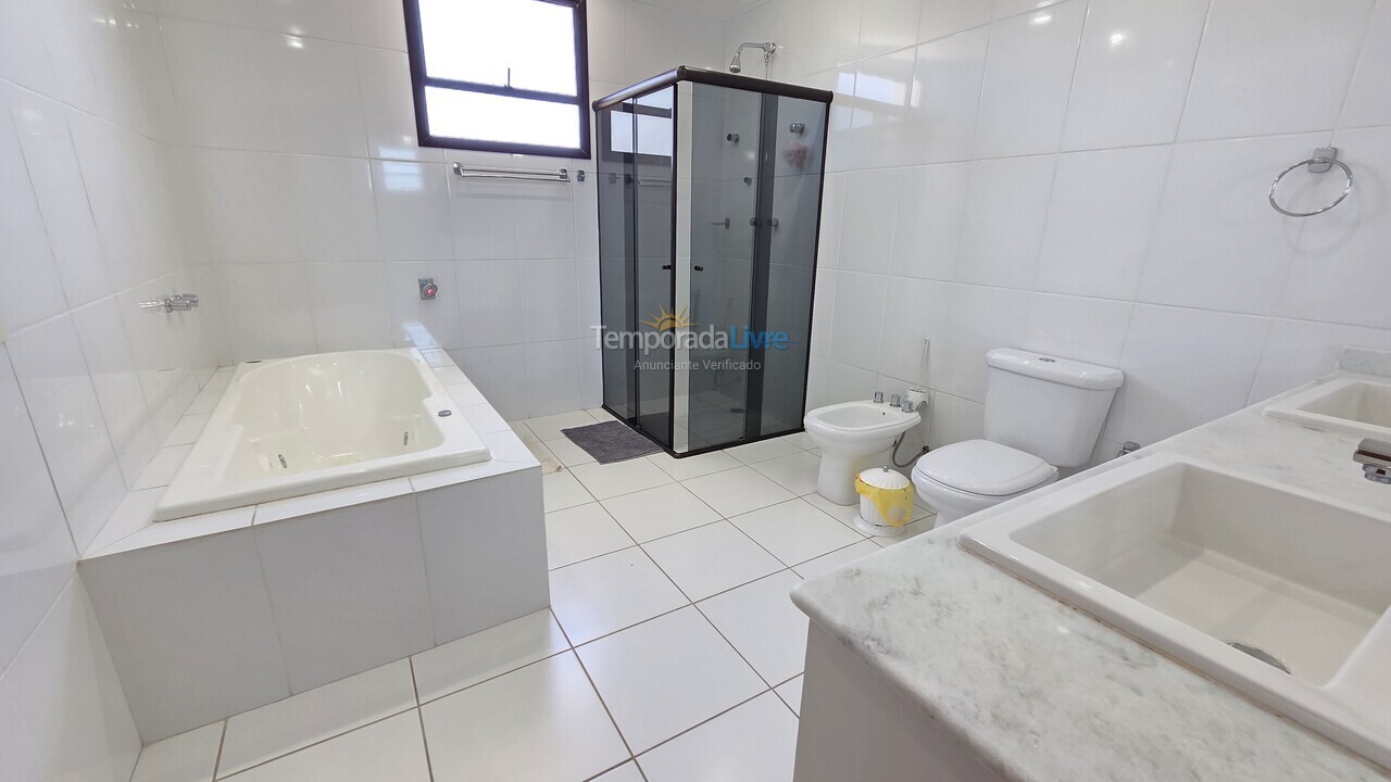 Apartment for vacation rental in Guarujá (Pitangueiras)