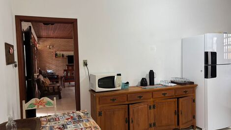 Cozy single-story house with 4 suites, 1 minute walk from the beach.