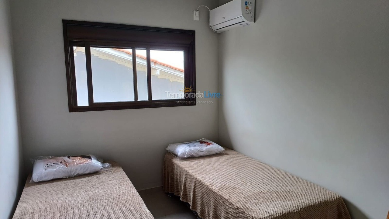 Apartamento para aluguel de temporada em Palhoça (Praia do Sonho)