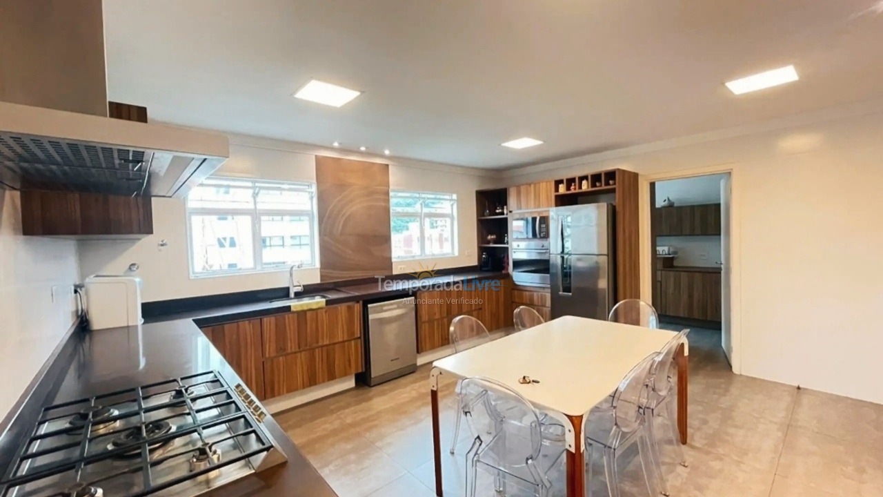 Apartamento para aluguel de temporada em Guarujá (Enseada)