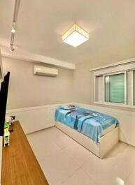 Enseada - Gourmet Balcony - Sea View - 2 Parking Spaces - 50 Meters from the Beach