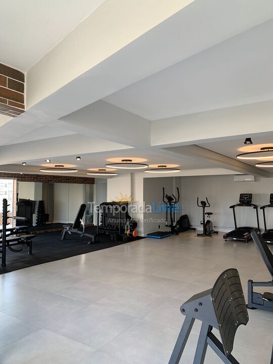 Apartamento para aluguel de temporada em Praia Grande (Praia do Caiçara)