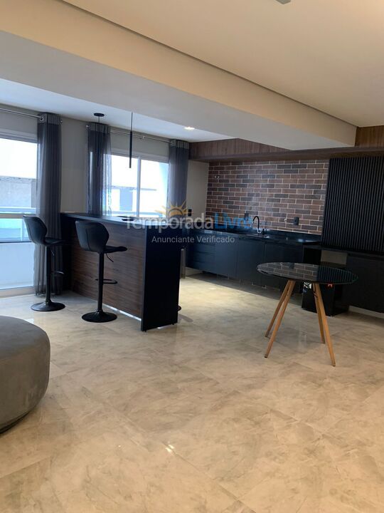 Apartamento para aluguel de temporada em Praia Grande (Praia do Caiçara)