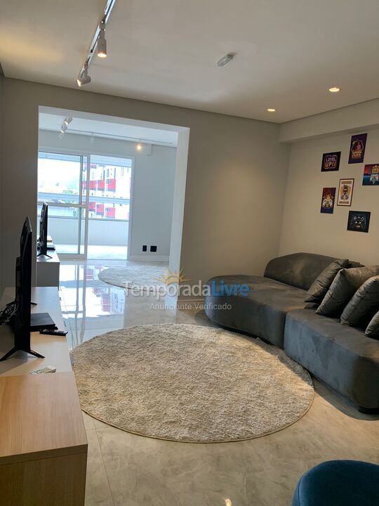 Apartamento para aluguel de temporada em Praia Grande (Praia do Caiçara)