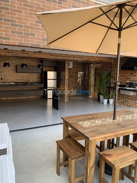 Apartamento para aluguel de temporada em Praia Grande (Praia do Caiçara)