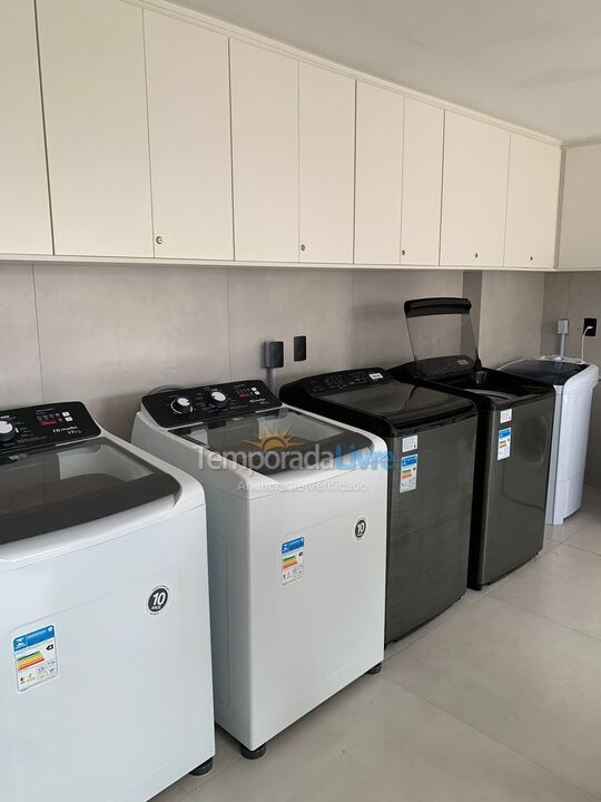 Apartamento para aluguel de temporada em Praia Grande (Praia do Caiçara)