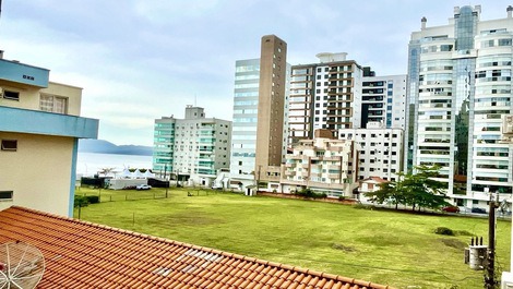 2-bedroom apartment one block from the beach in Meia Praia.