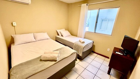 2-bedroom apartment one block from the beach in Meia Praia.