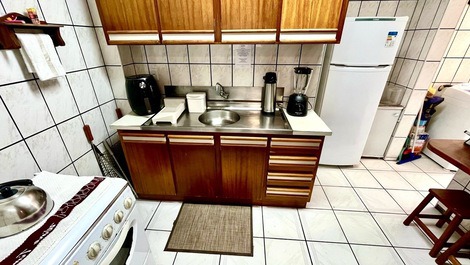 2-bedroom apartment one block from the beach in Meia Praia.