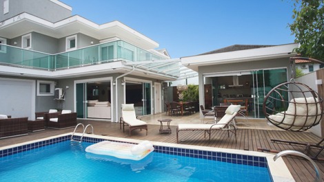 Casa de alto padrão em Jurere Internacional