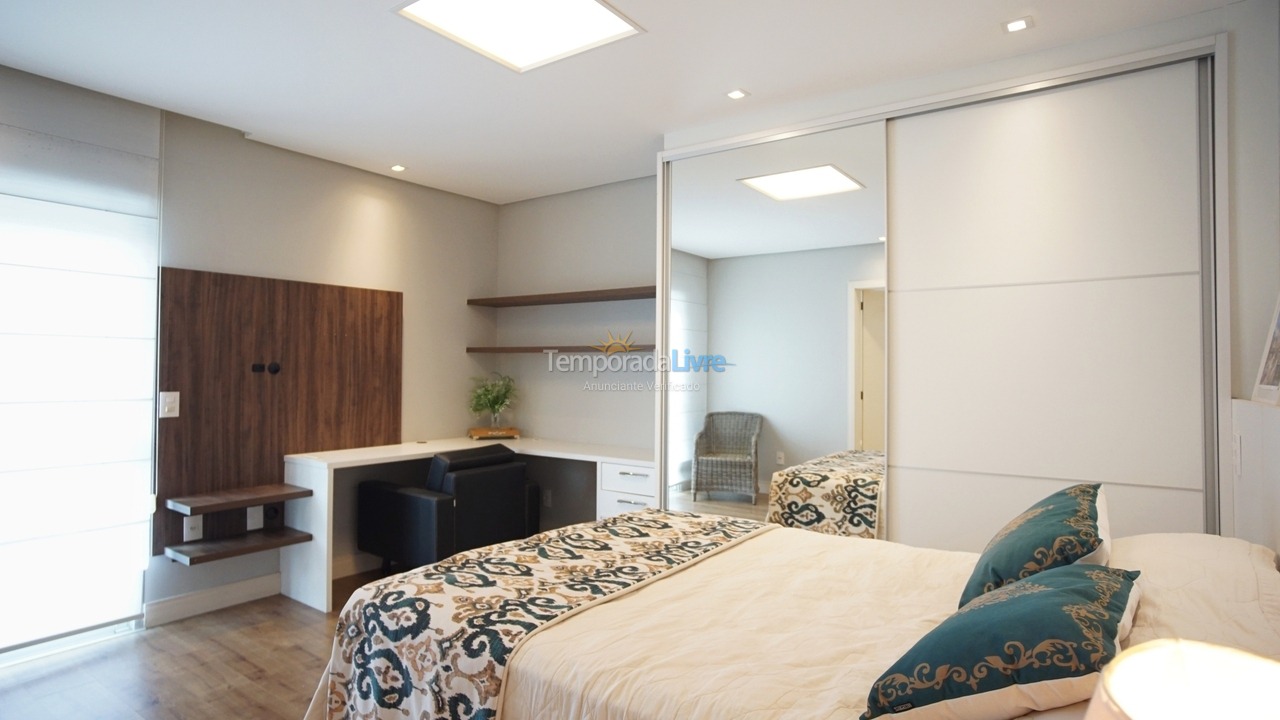 Casa para aluguel de temporada em Florianopolis (Jurerê Internacional)