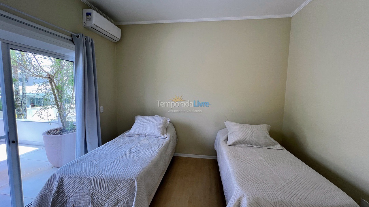 House for vacation rental in Florianopolis (Jurerê Internacional)