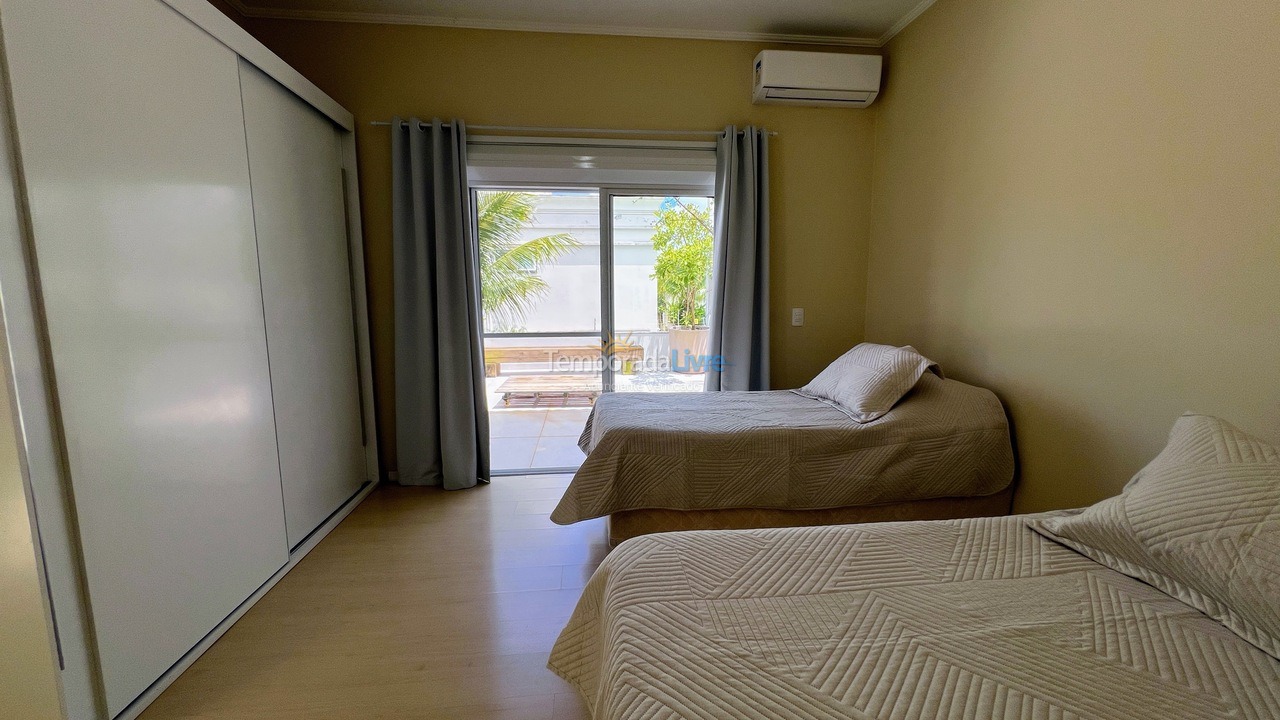 House for vacation rental in Florianopolis (Jurerê Internacional)