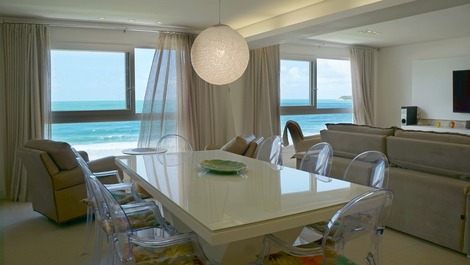 ¡Alto nivel con acceso directo al mar! A70