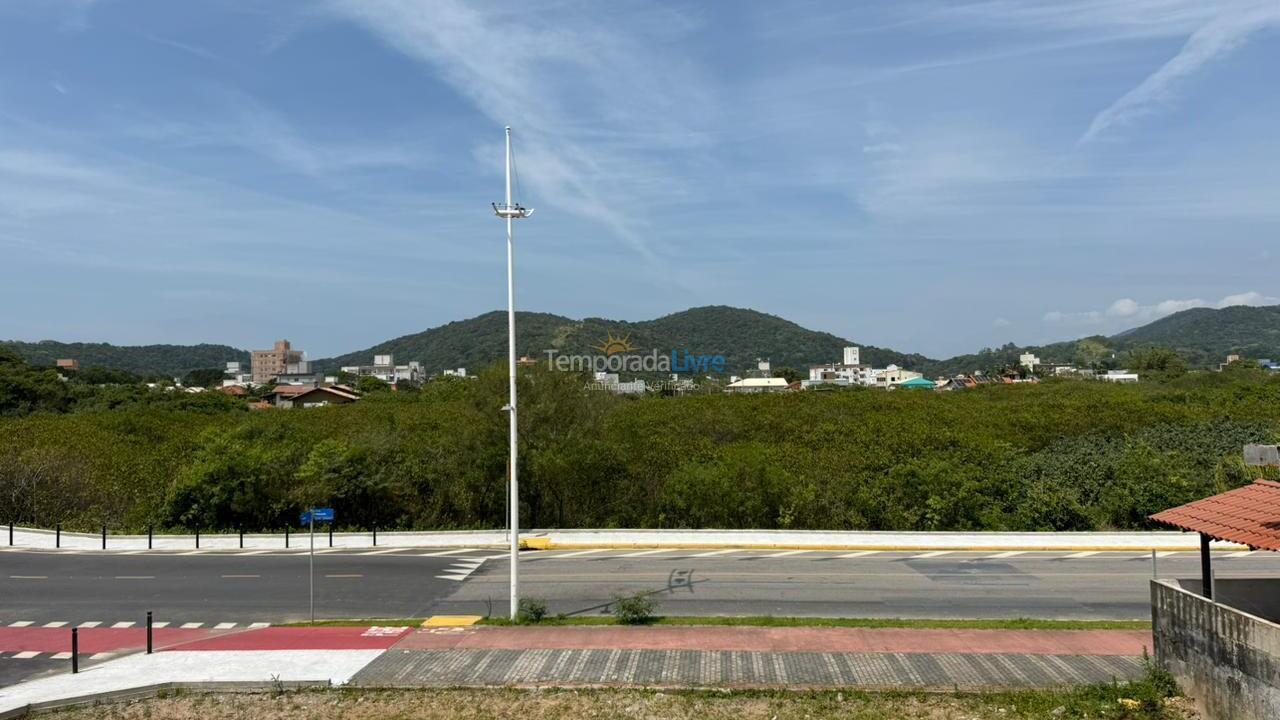 Apartamento para aluguel de temporada em Bombinhas (Praia de Bombas)