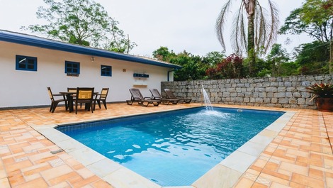 Chácara com Piscina Climatizada perto de SP