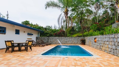Chácara com Piscina Climatizada perto de SP