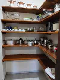 Armário da cozinha utensílios completo 