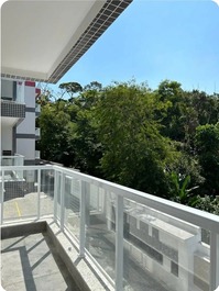 Varanda gourmet com vista para matw, sem vizinho, privacidade preservada.