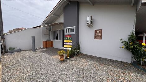 Pátio  e estacionamento independentes