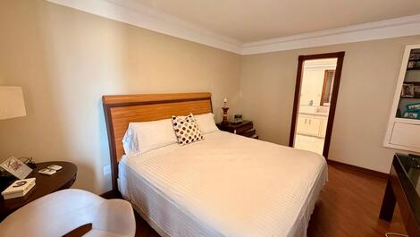 Alquiler de temporada en Ponta Porã: 3 suites // frente a la playa // barbacoa