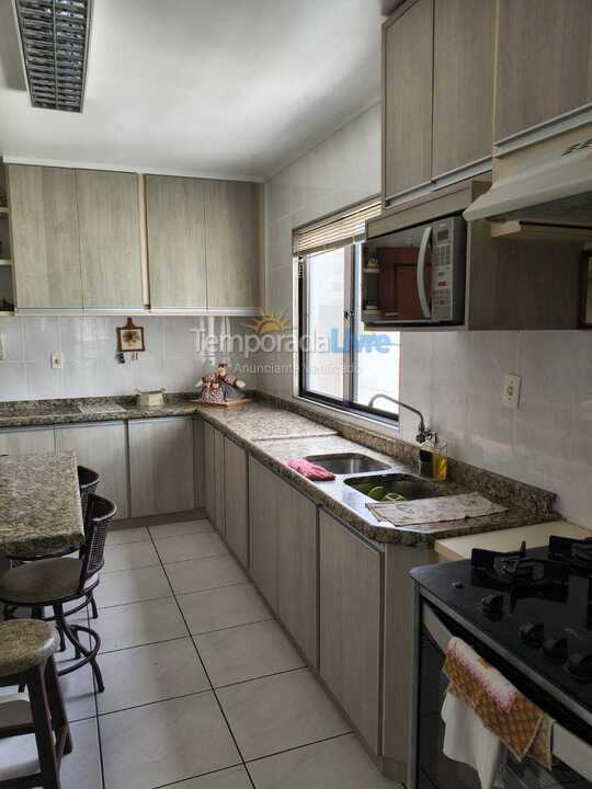 Apartamento para aluguel de temporada em Itapema (Meia Praia)