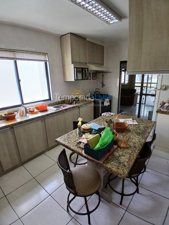 Apartamento para aluguel de temporada em Itapema (Meia Praia)